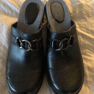 Women’s Clark’s black clogs size 9